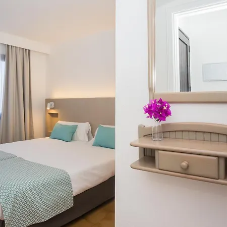 Tulipanes Apartmanhotel 2*