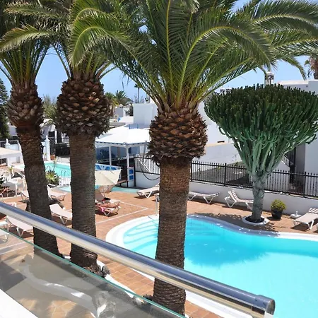 Tulipanes Apartmanhotel 2*
