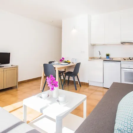 Tulipanes Apartmanhotel 2*