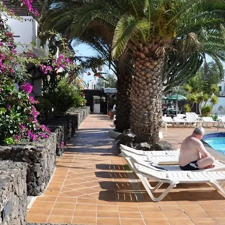 Tulipanes Apartmanhotel 2*