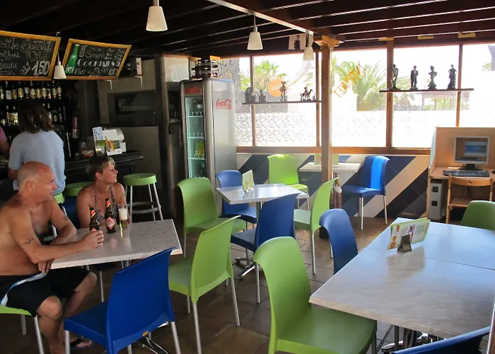 Ξενοδοχείο με διαμερίσματα Tulipanes 2*